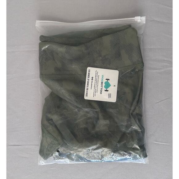 Wodbottom NWT Women’s Green Reflective Camo Workout shorts - size XXXL - Picture 6 of 6